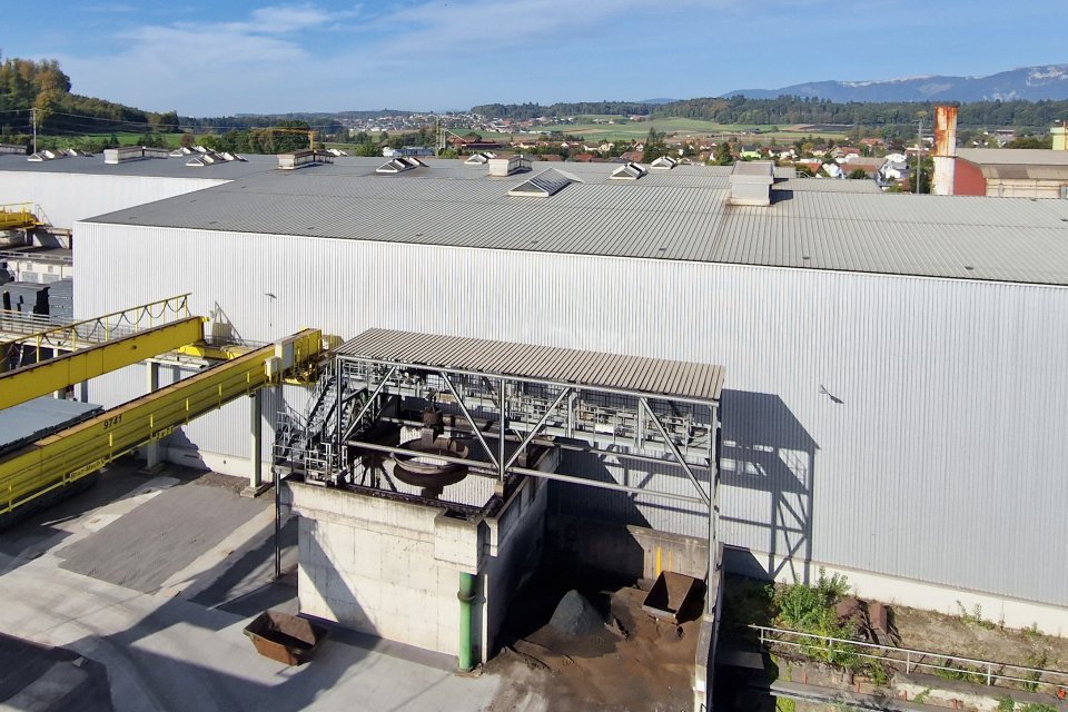 ADEV baut riesige Solaranlage auf Schweizer Stahlwerk