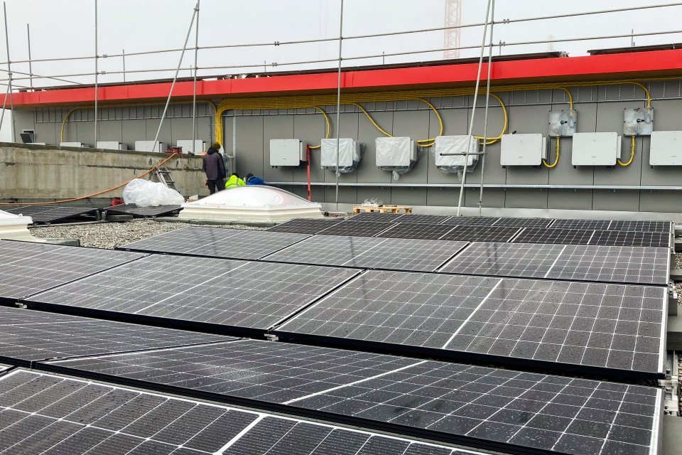 Erste Etappe der Solaranlage Gewerbepark Effretikon in Betrieb genommen