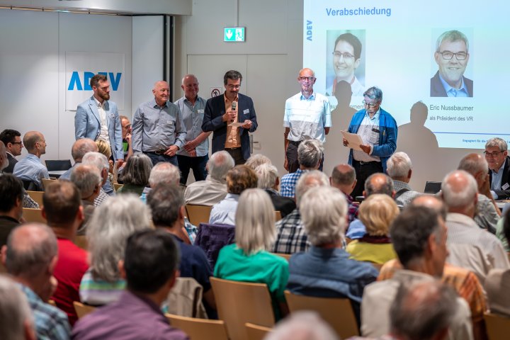 Andreas Appenzeller und andere fr&uuml;here Gesch&auml;ftsf&uuml;hrer halten Laudatio