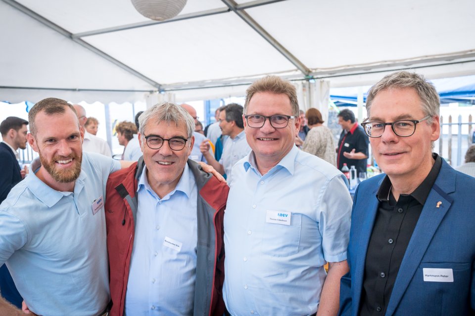 Freudige Neuigkeiten und hochrangige G&auml;ste am ADEV-Sommerfest