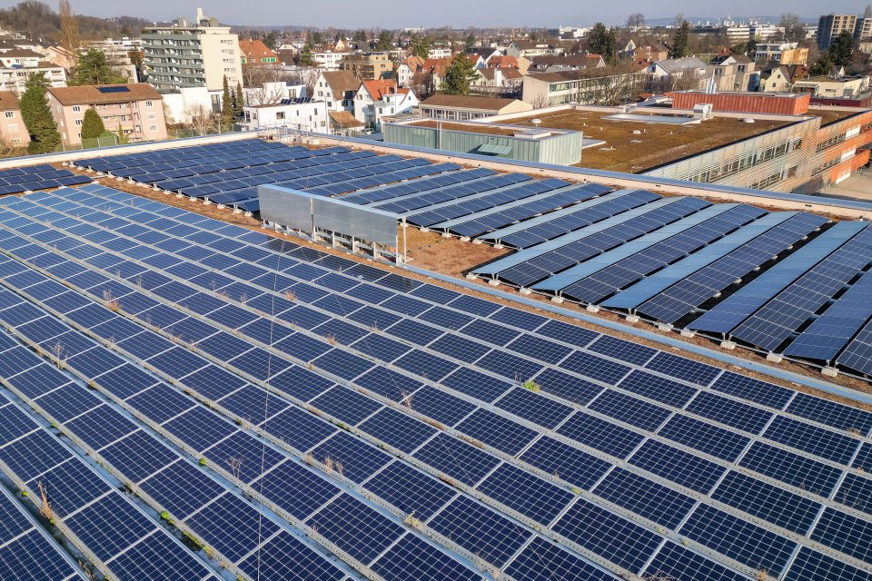 Tolles Solarjahr &ndash; ADEV aktuell beleuchtet Jahresproduktion 2022