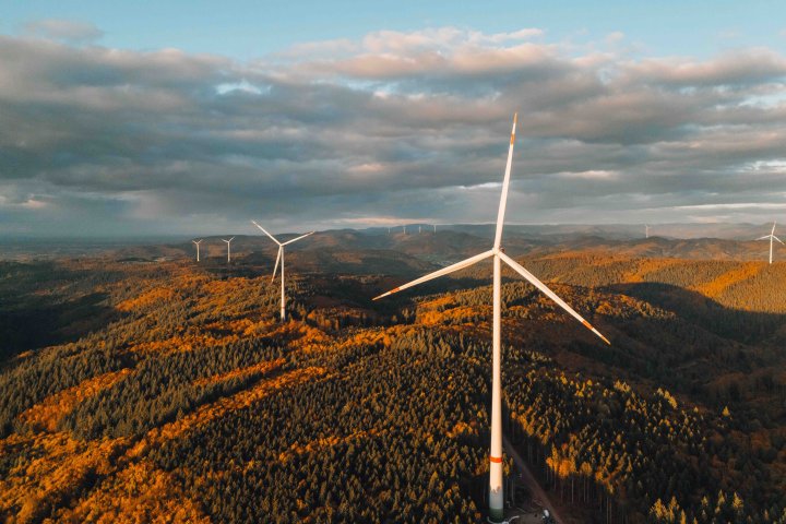 Teil eines gr&ouml;sseren Windparks im Schwarzwald.