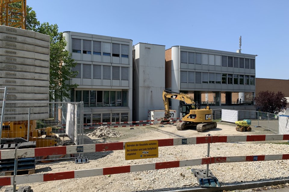 Bauarbeiten f&uuml;r W&auml;rmeverbund in Muttenz &ndash; ab Herbst wird mit Holzschnitzel eingeheizt!