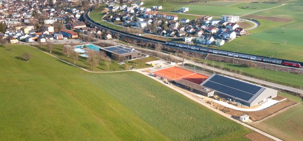 Piscine couverte et halle de tennis à Gelterkinden